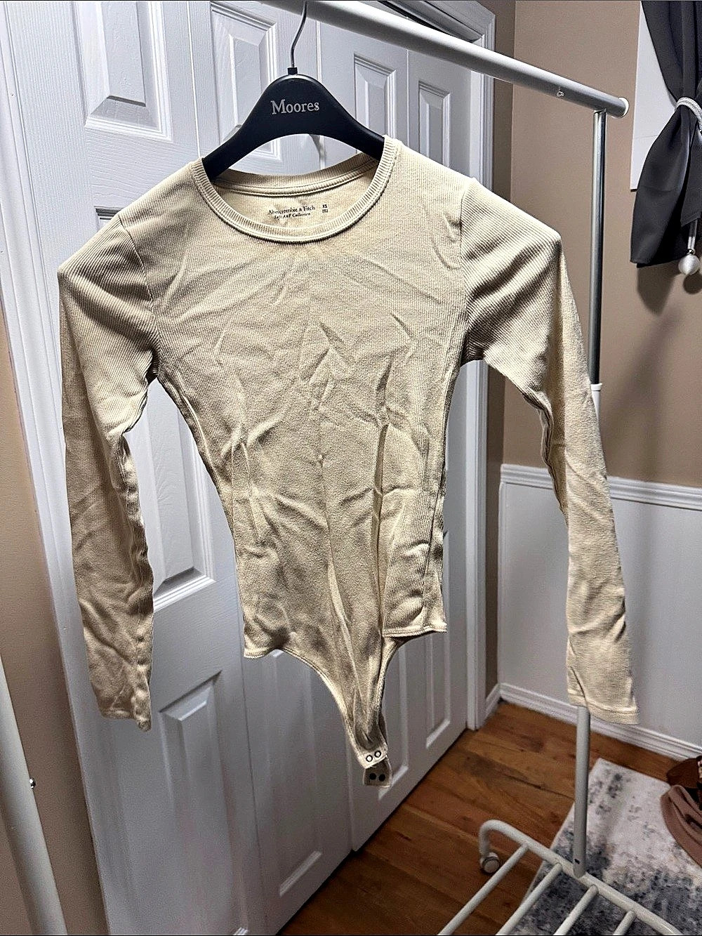Abercrombie & Fitch Soft AF Collection Ribbed Long Sleeve Bodysuit in Cream Size